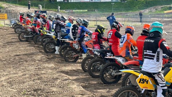 Het motocross seizoen barst los!